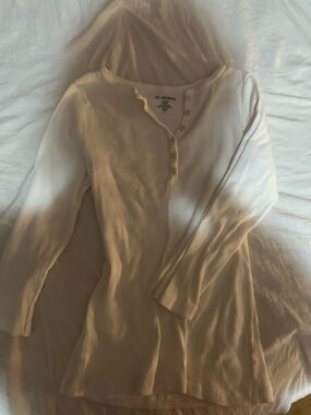 St George Brandy Melville Cream Ribbed 3/4 Sleeve Henley Bodysuit